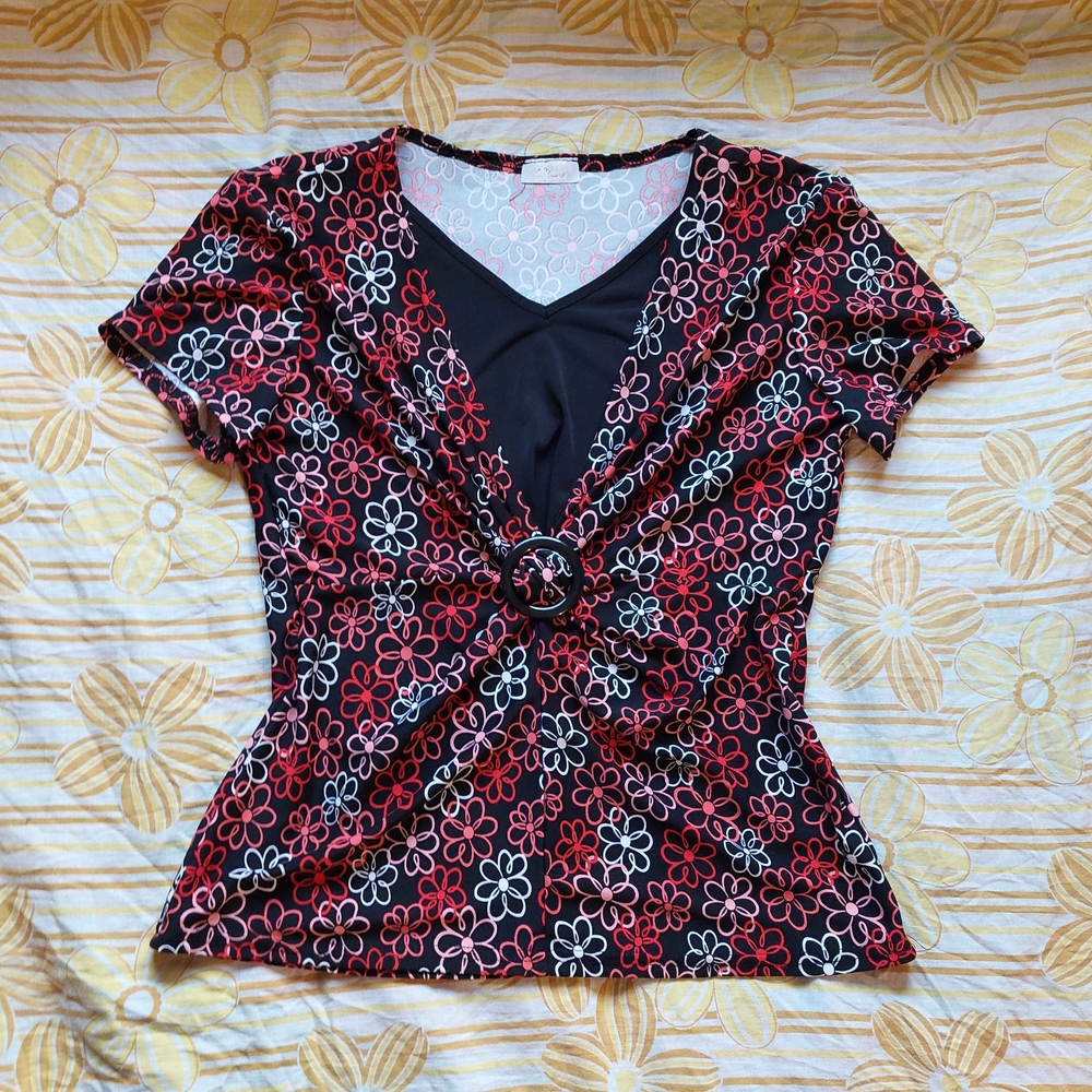 Chic Floral Women's Blouse in Black and Red